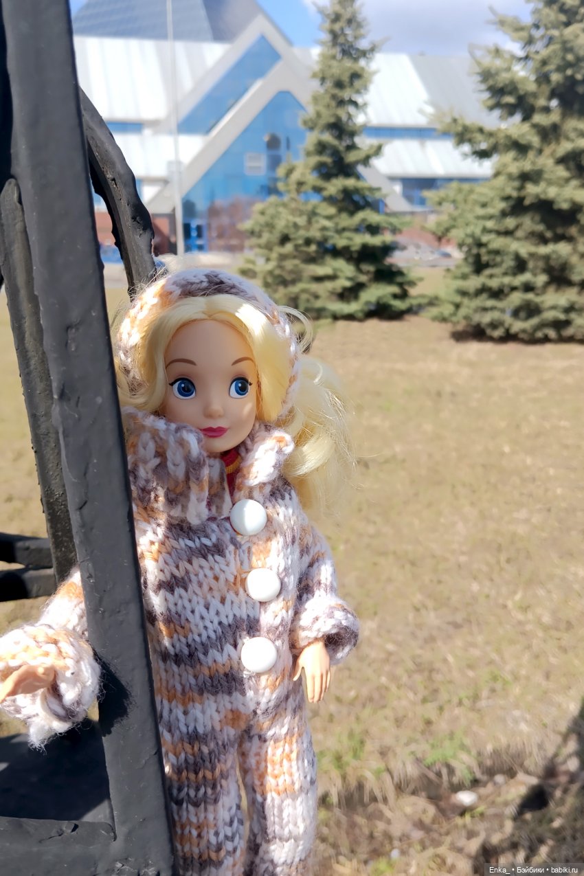 Алиса на привокзальной площади 🚉 | Бэйбики Алиса на привокзальной площади 🚉