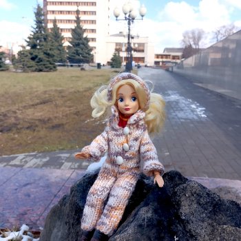 Алиса на привокзальной площади 🚉