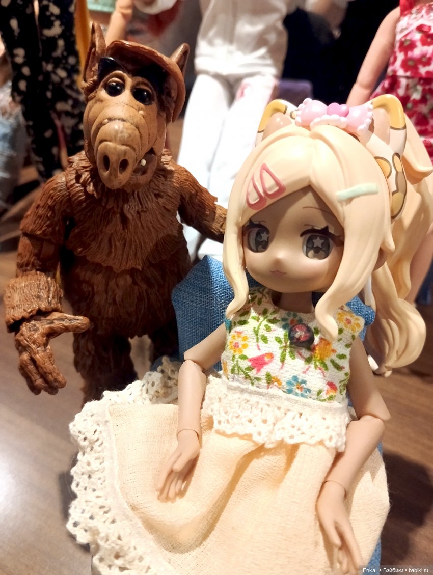 Ох уж этот Альф! «Давайте сперва перекусим, а дружелюбие проявите потом»