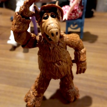 Ох уж этот Альф! «Давайте сперва перекусим, а дружелюбие проявите потом»