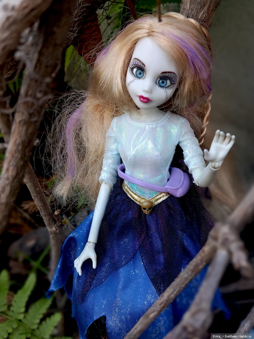 Прогулки с Неспящей красавицей зомби (фото 9)