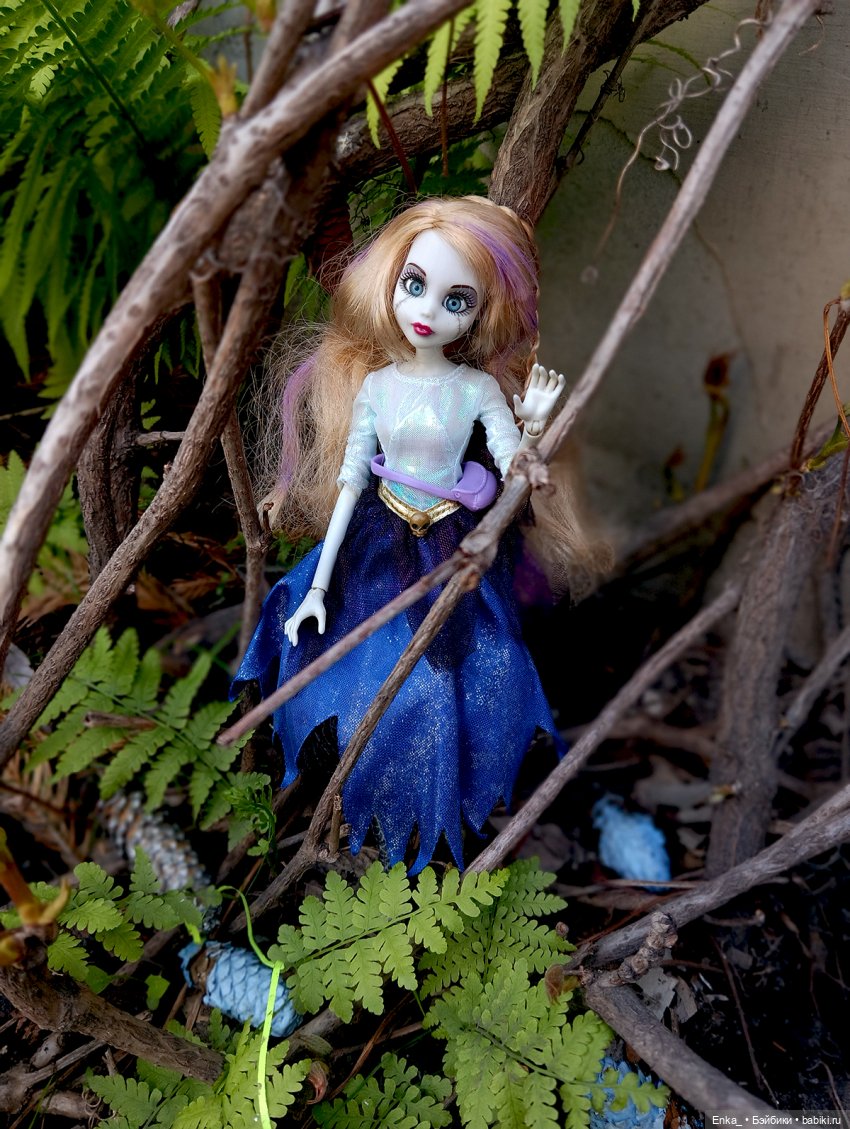 Прогулки с Неспящей красавицей зомби (фото 8)