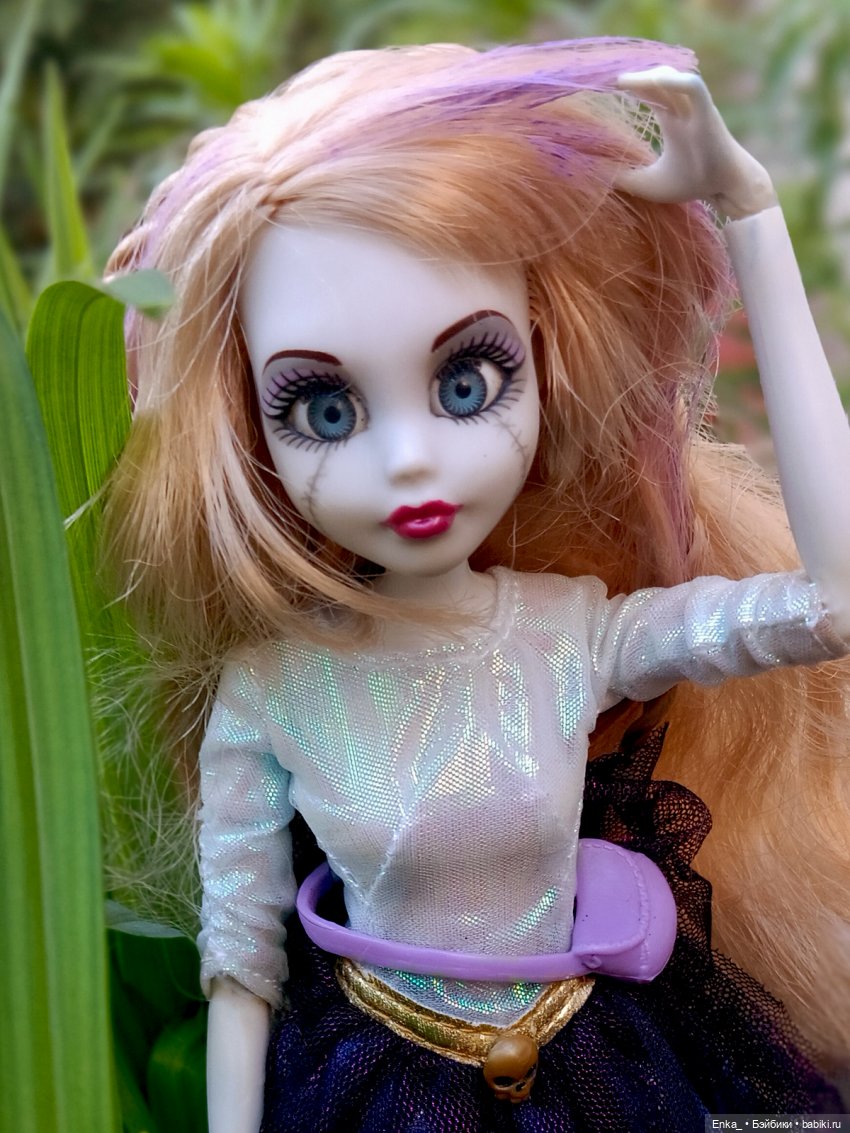 Прогулки с Неспящей красавицей зомби (фото 2)