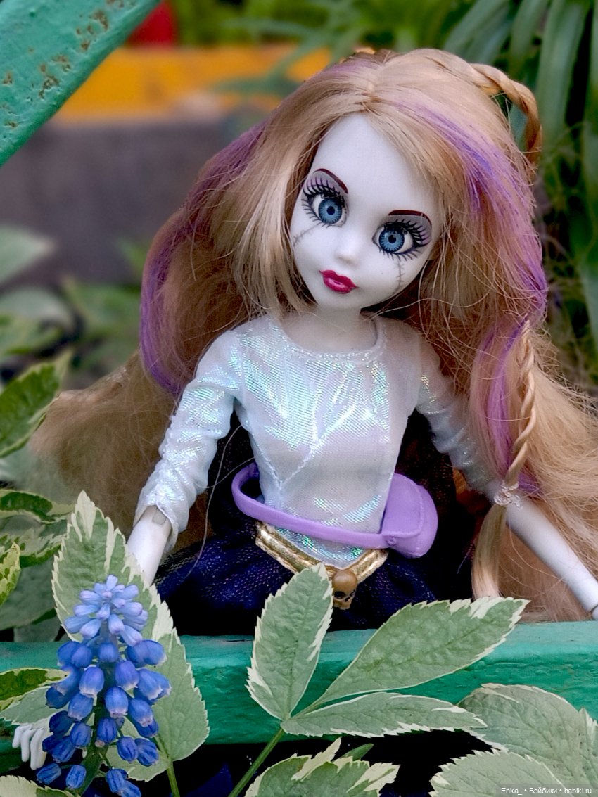 Прогулки с Неспящей красавицей зомби (фото 4)