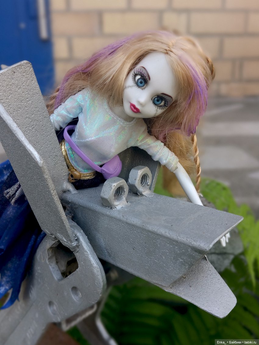 Принцесса-зомби и ее верный пес (фото 3)