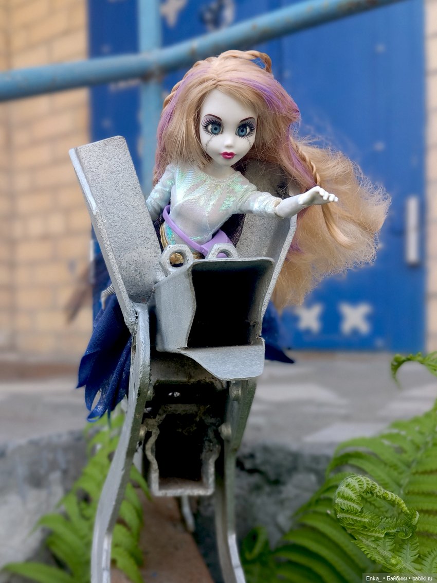 Принцесса-зомби и ее верный пес