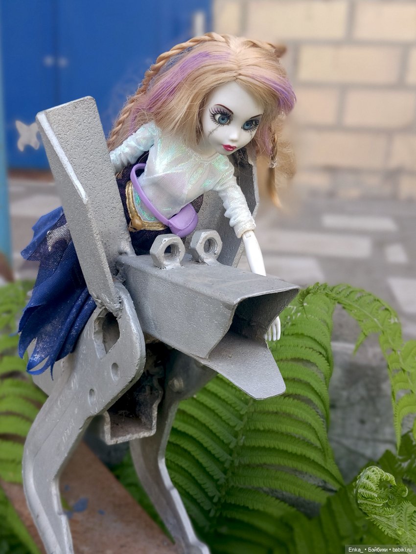 Принцесса-зомби и ее верный пес (фото 9)