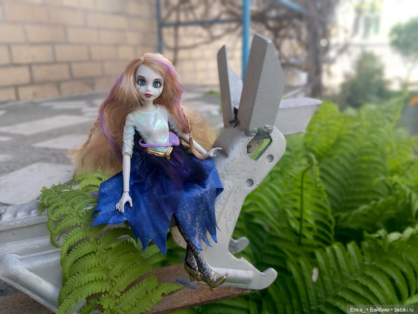 Принцесса-зомби и ее верный пес