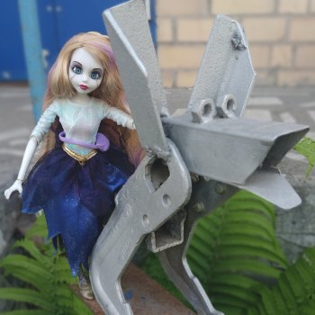 Принцесса-зомби и ее верный пес