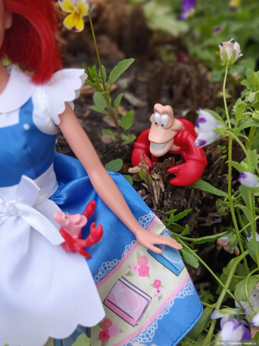 Ариэль в саду — Куклы Disney Animators и Принцессы Диснея: Disney Store (фото 10)
