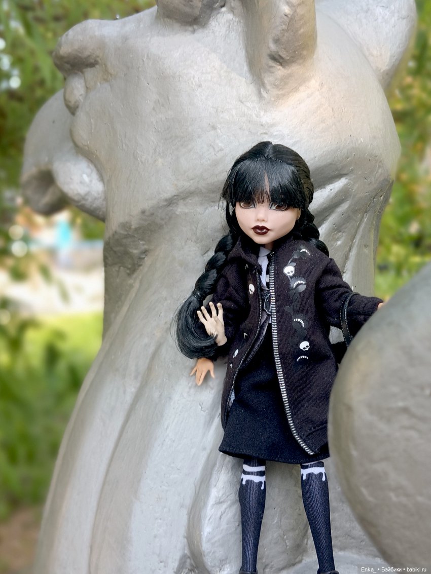 Уэнсдей у Грифона — Куклы Monster High и Ever After High: G1