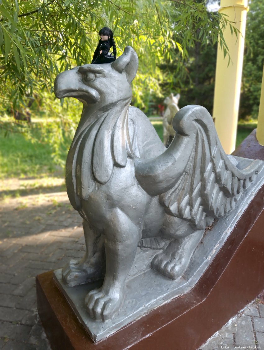 Уэнсдей у Грифона — Куклы Monster High и Ever After High: G1 (фото 5)