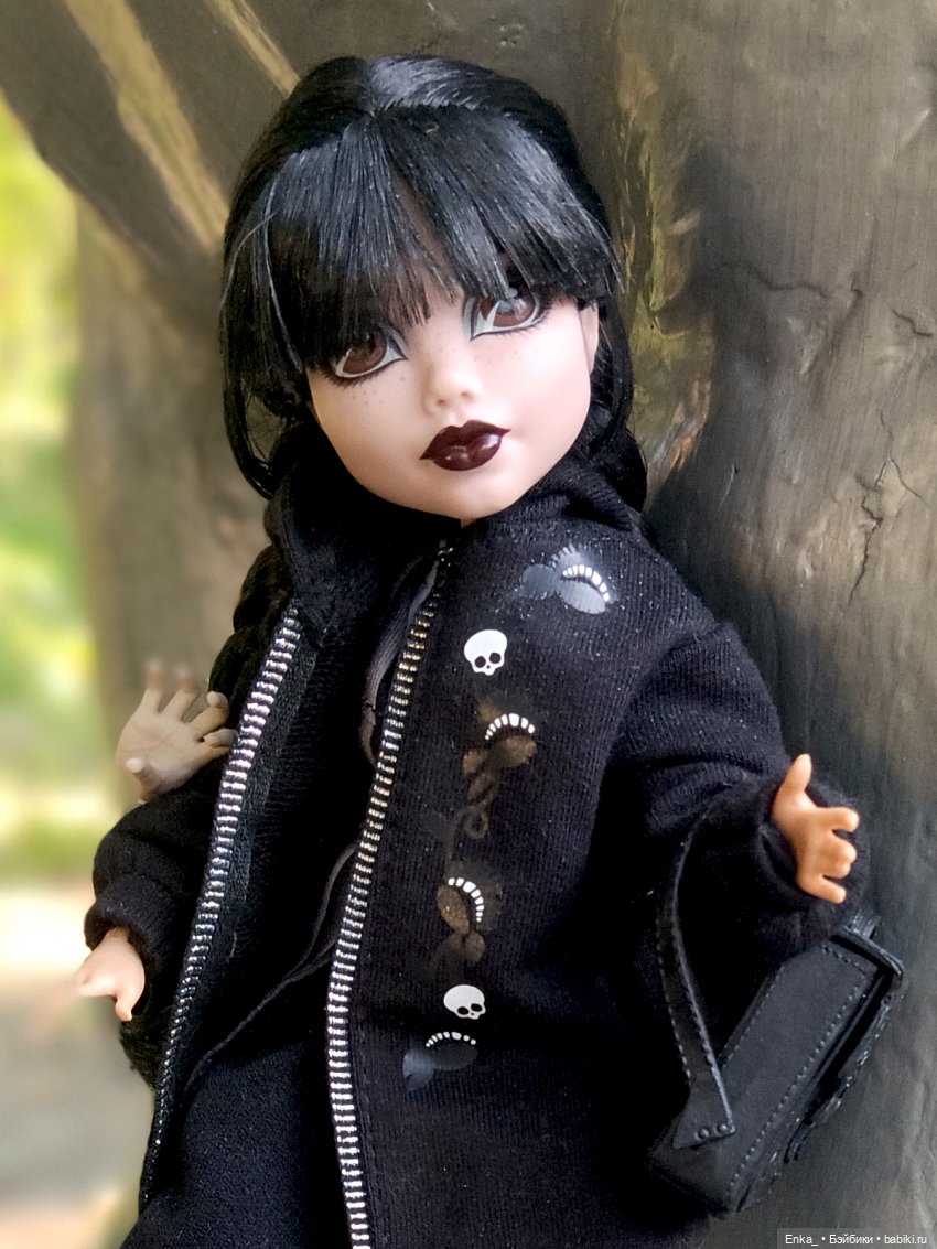 Уэнсдей у Грифона — Куклы Monster High и Ever After High: G1