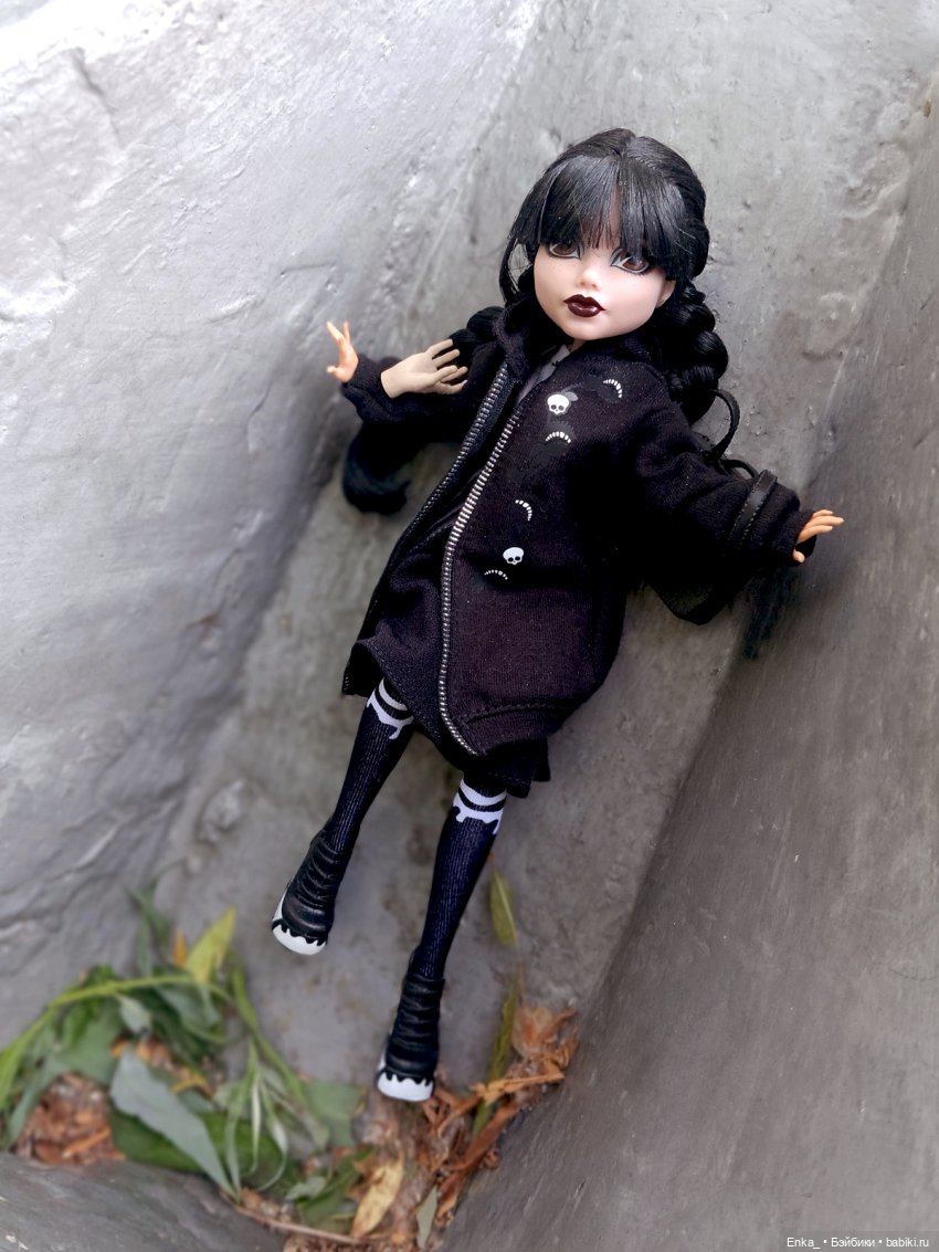 Уэнсдей у Грифона — Куклы Monster High и Ever After High: G1 (фото 4)