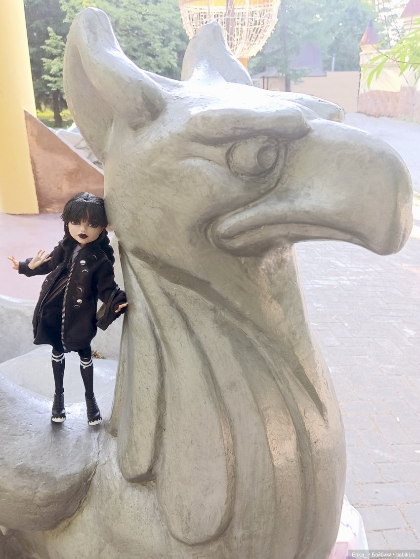 Уэнсдей у Грифона — Куклы Monster High и Ever After High: G1