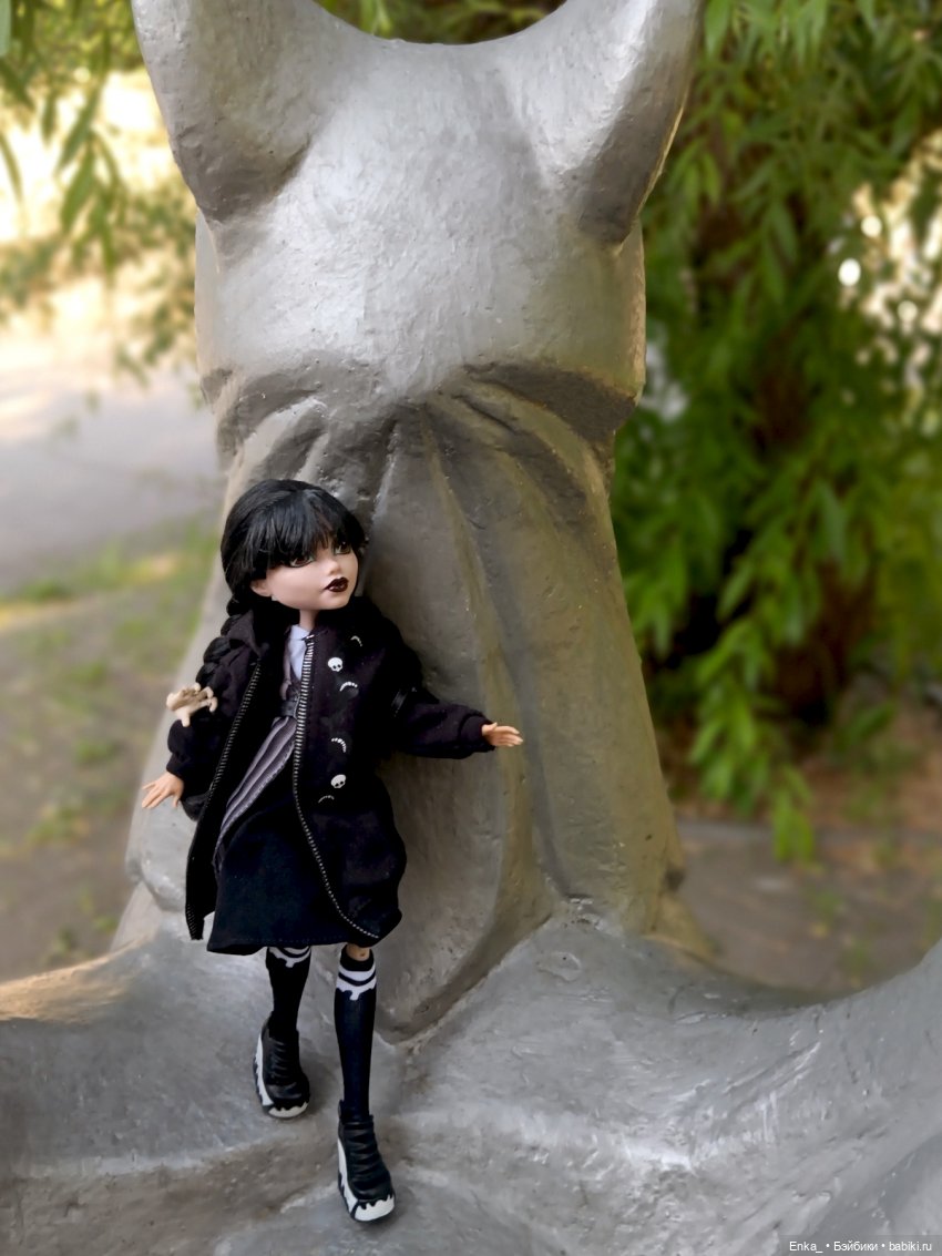 Уэнсдей у Грифона — Куклы Monster High и Ever After High: G1