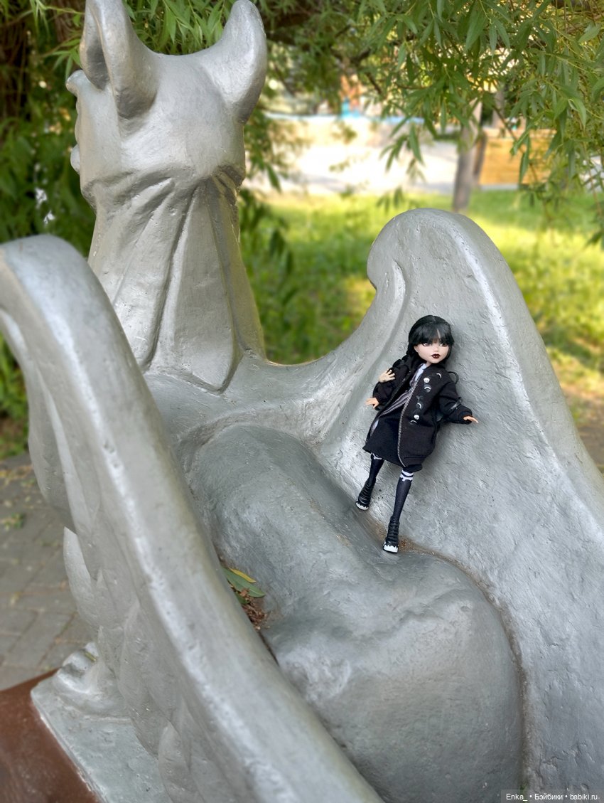 Уэнсдей у Грифона — Куклы Monster High и Ever After High: G1 (фото 3)