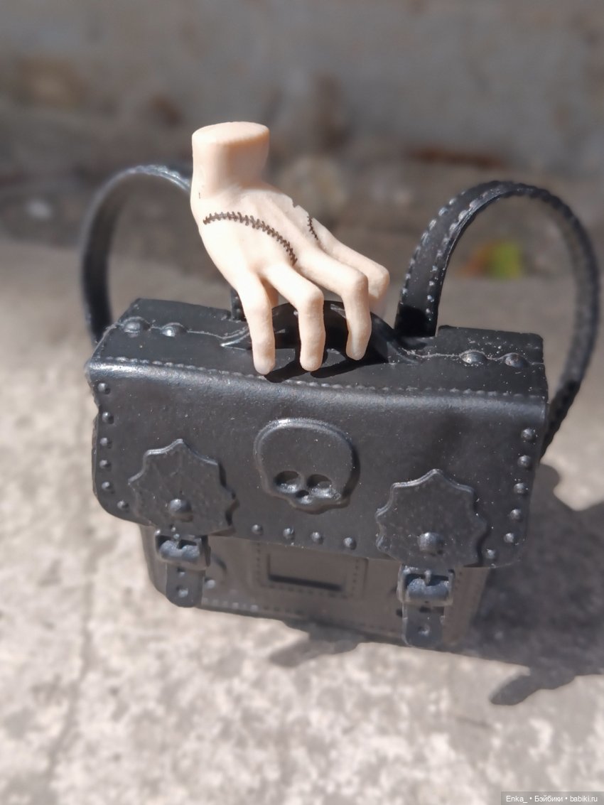 Уэнсдей и игра на виолончели (фото 6)