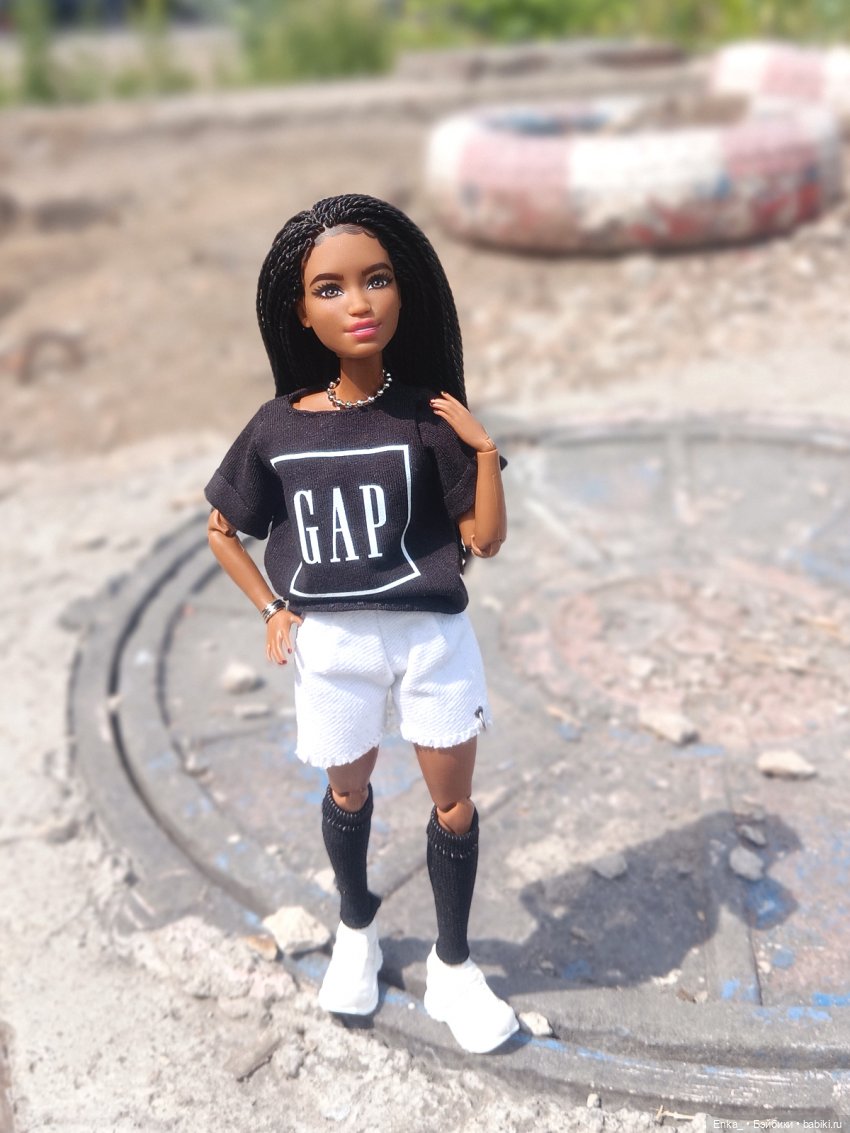 На прогулке с Ким — Куклы Barbie (Барби): Looks (фото 4)