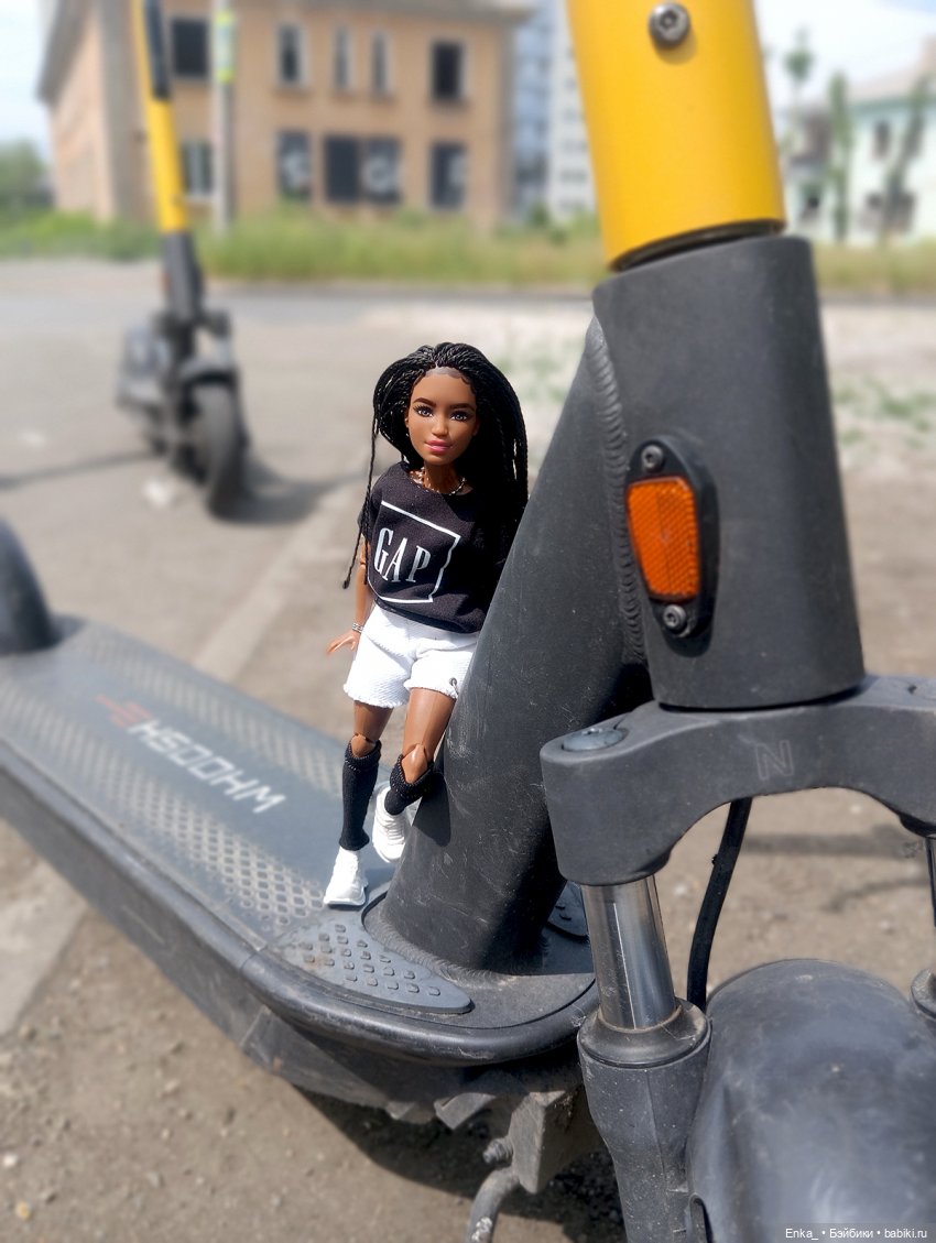 На прогулке с Ким — Куклы Barbie (Барби): Looks