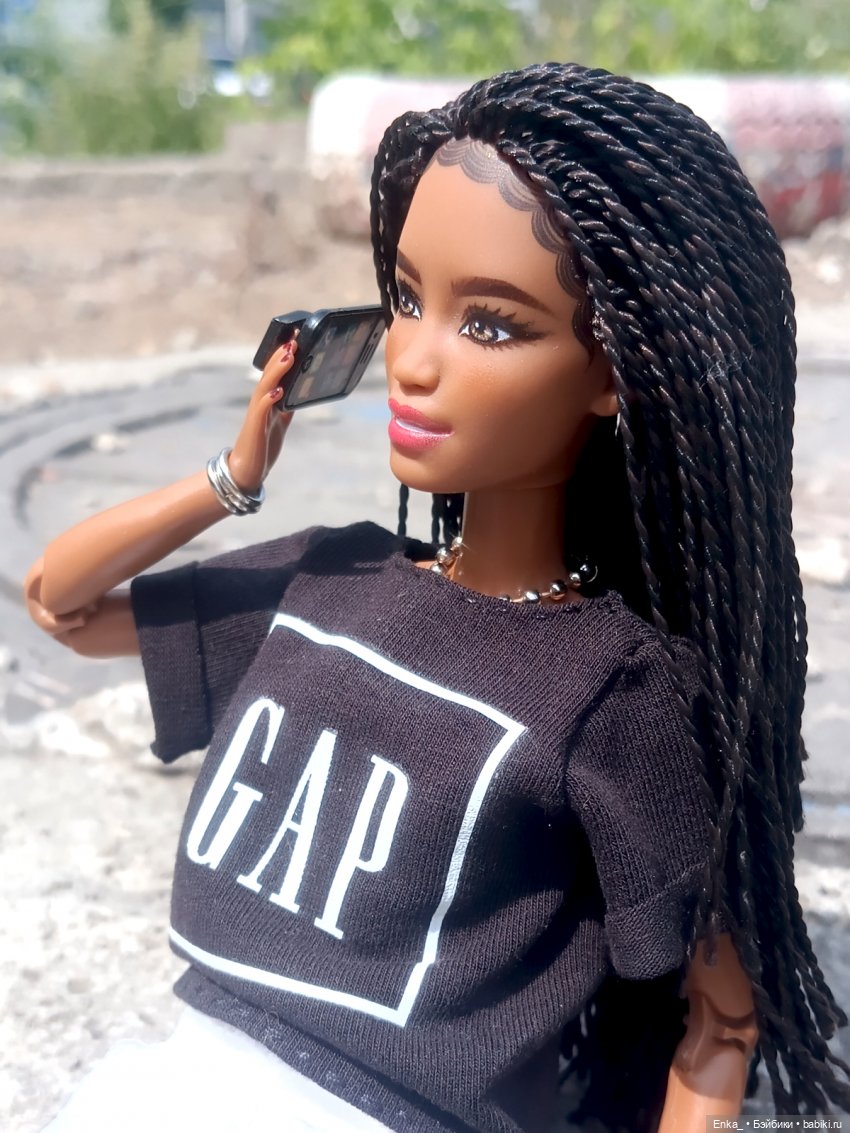 На прогулке с Ким — Куклы Barbie (Барби): Looks (фото 5)