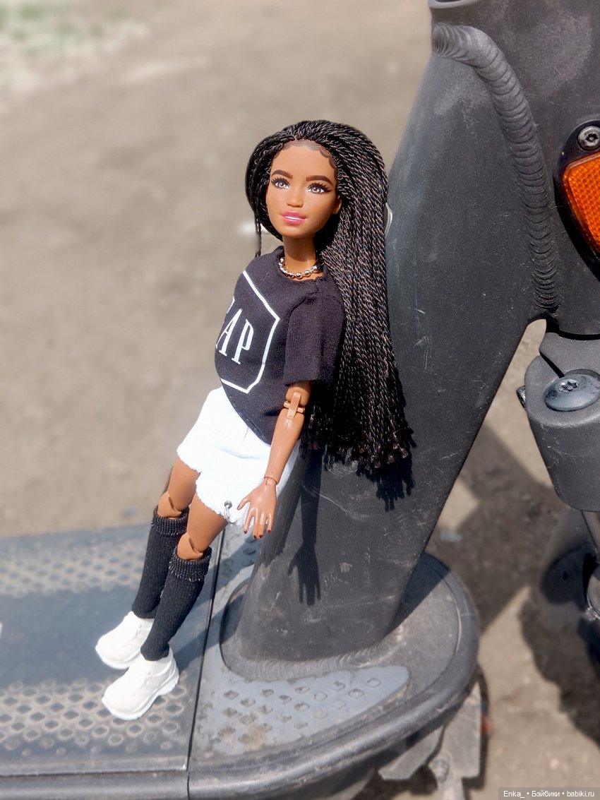 На прогулке с Ким — Куклы Barbie (Барби): Looks