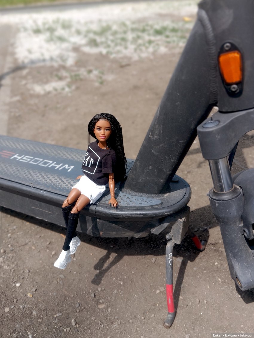 На прогулке с Ким — Куклы Barbie (Барби): Looks