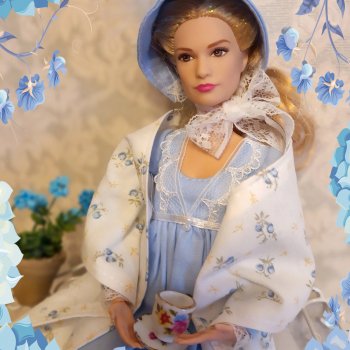 Долорес в образе барышни 19 века