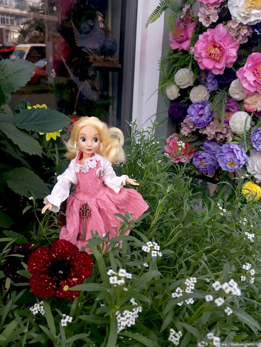 Что увидела Алиса в Зазеркалье