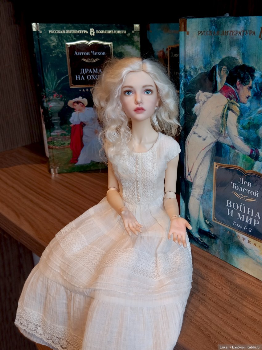 Что увидела Зая на книжной полке