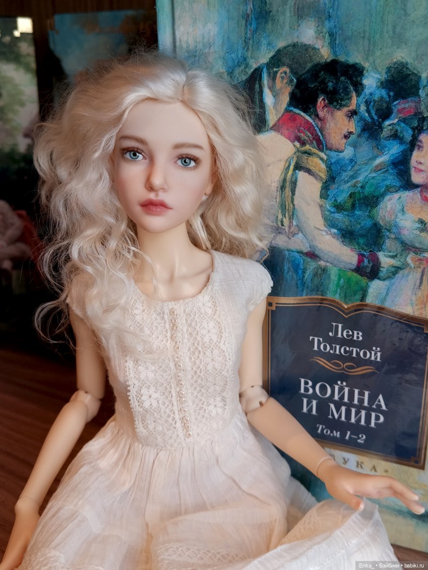 Что увидела Зая на книжной полке