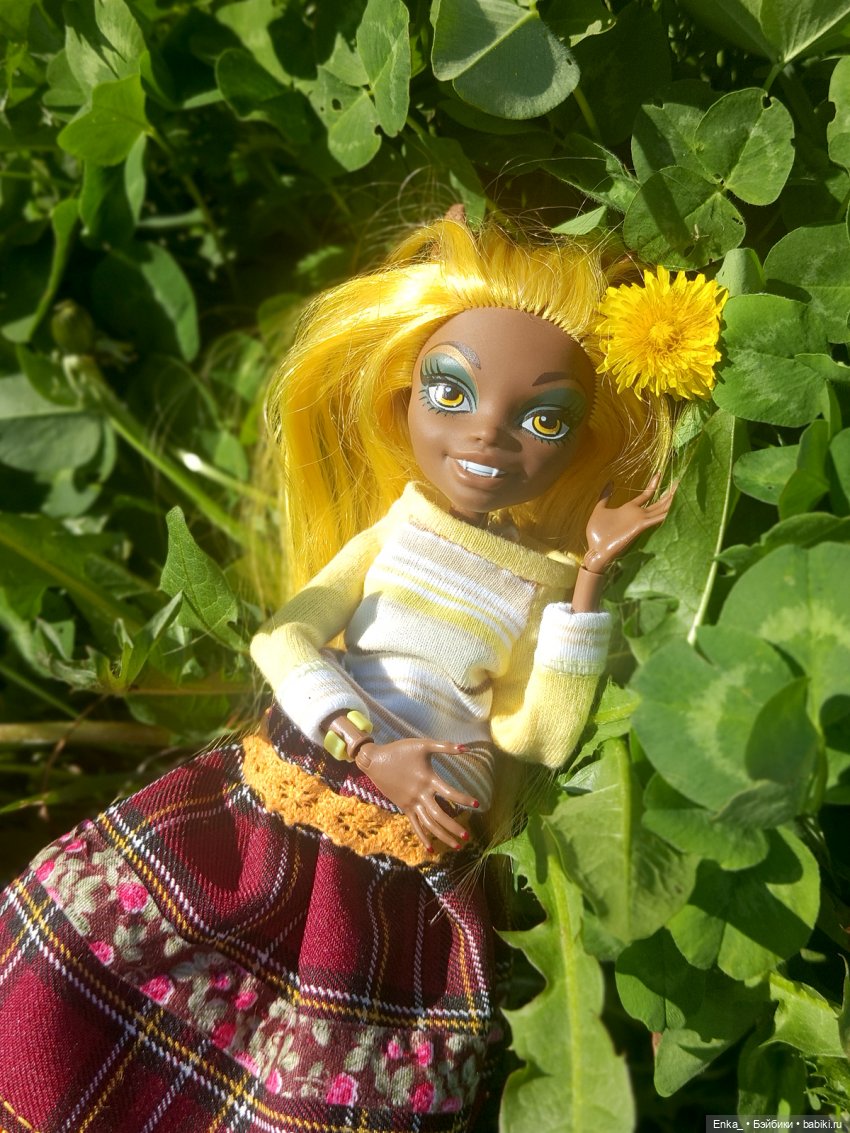 Клодия в одуванчиках — Куклы Monster High (Монстер Хай) (фото 5)