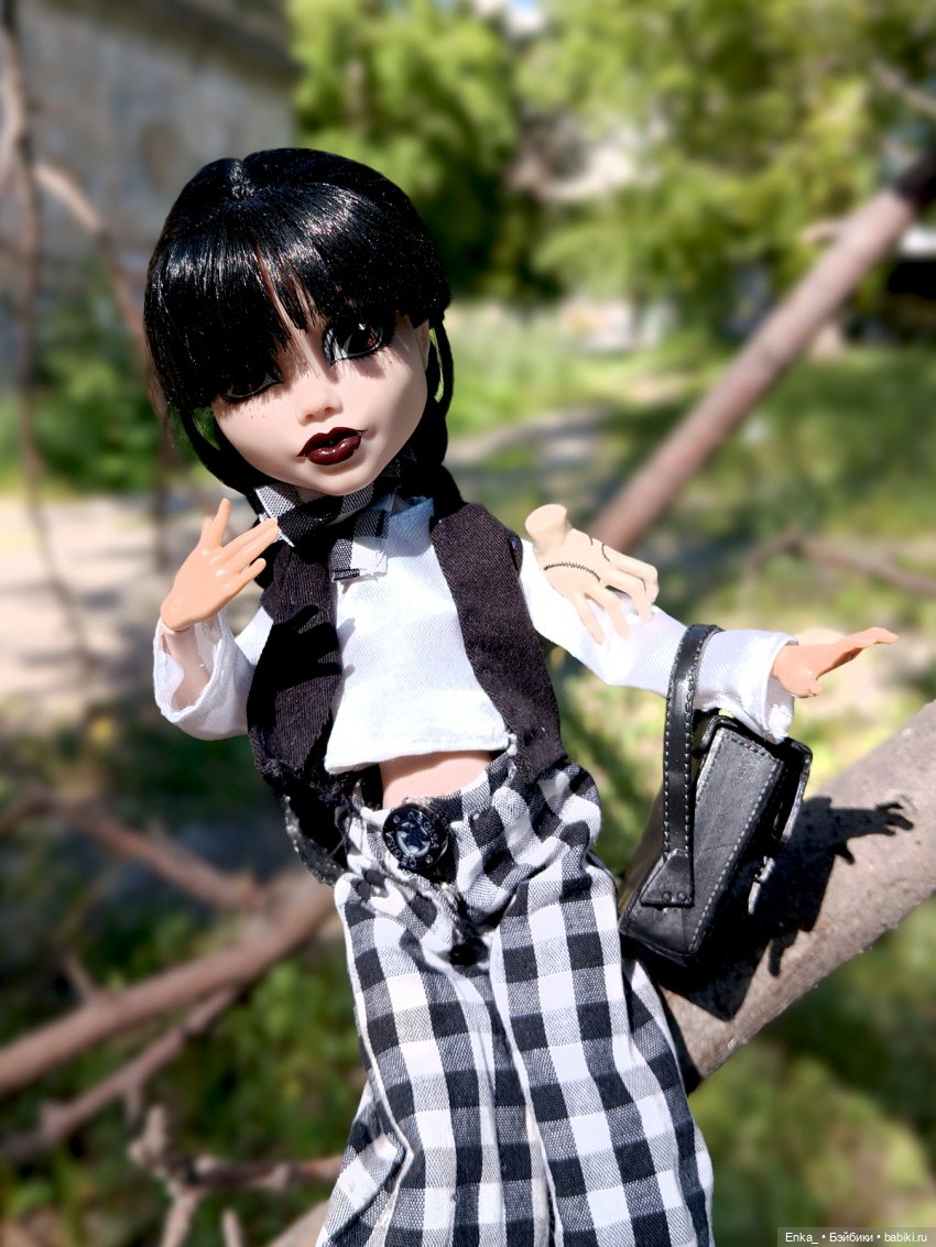 Уэнсдей на дереве — Куклы Monster High (Монстер Хай)