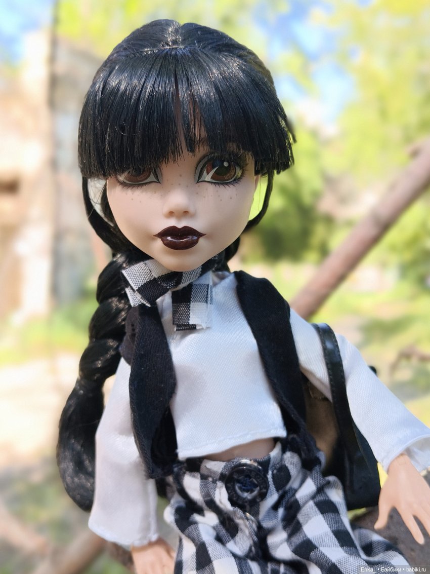 Уэнсдей на дереве — Куклы Monster High (Монстер Хай) (фото 6)