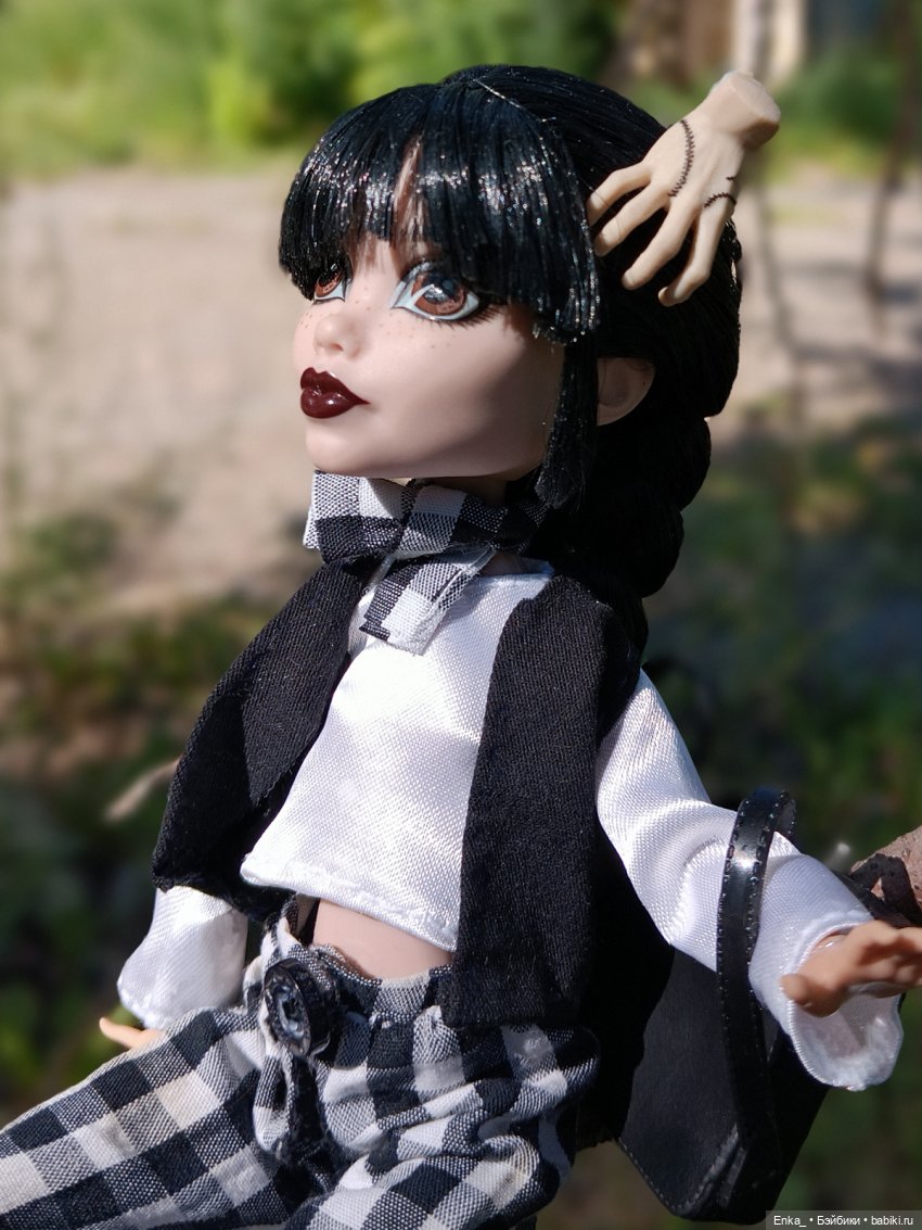 Уэнсдей на дереве — Куклы Monster High (Монстер Хай)