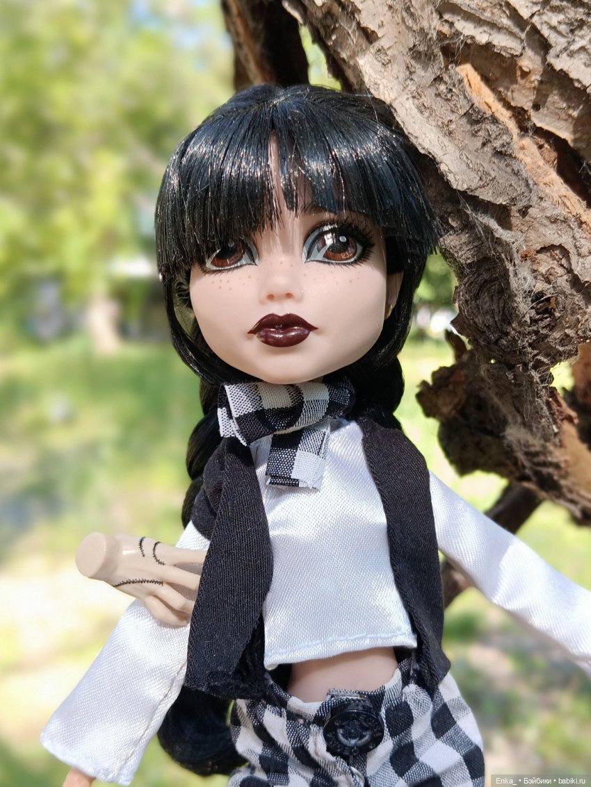 Уэнсдей на дереве — Куклы Monster High (Монстер Хай)