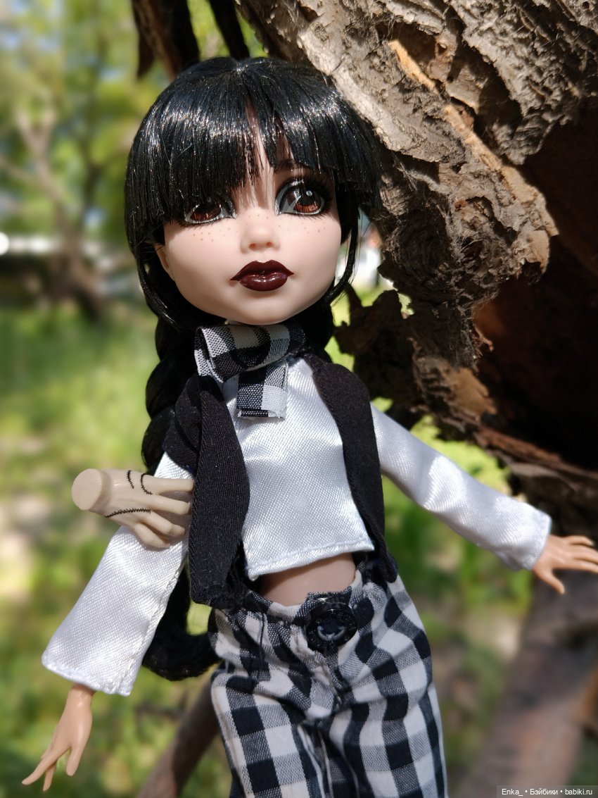 Уэнсдей на дереве — Куклы Monster High (Монстер Хай) (фото 9)