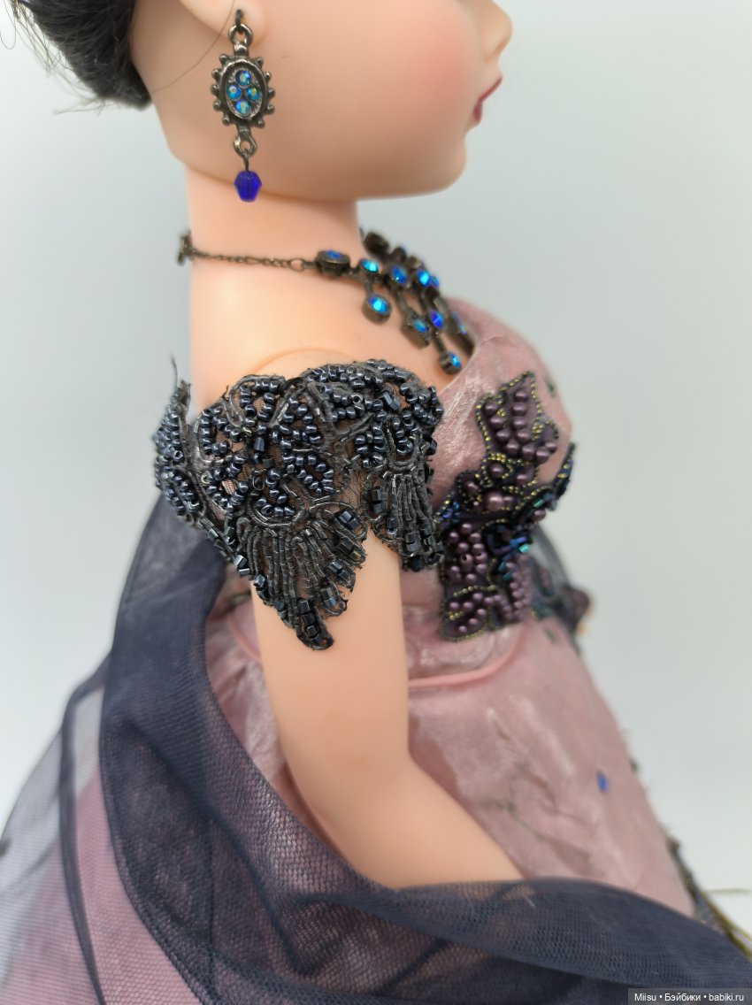 Cissy English Waltz в аутфите Cissy Peacock Rose от Madame Alexander (фото 10)