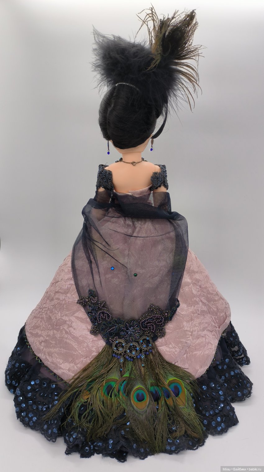 Cissy English Waltz в аутфите Cissy Peacock Rose от Madame Alexander