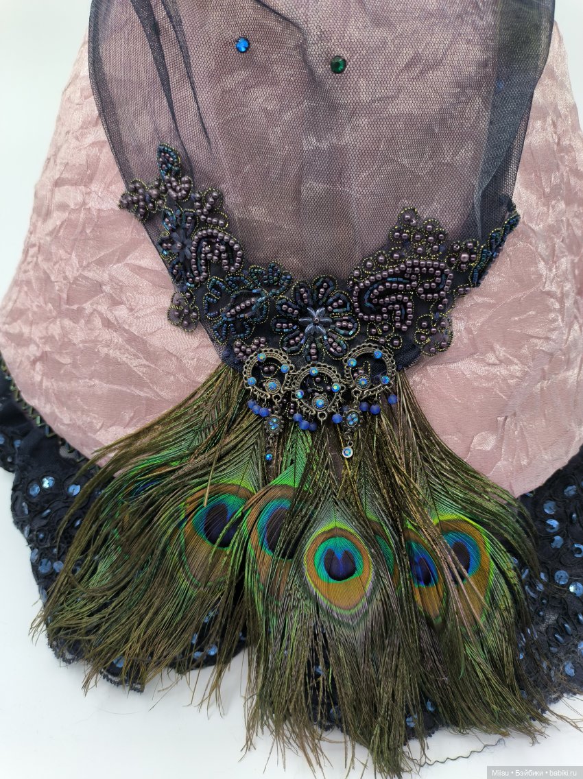 Cissy English Waltz в аутфите Cissy Peacock Rose от Madame Alexander