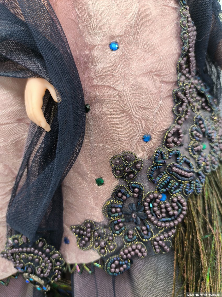 Cissy English Waltz в аутфите Cissy Peacock Rose от Madame Alexander