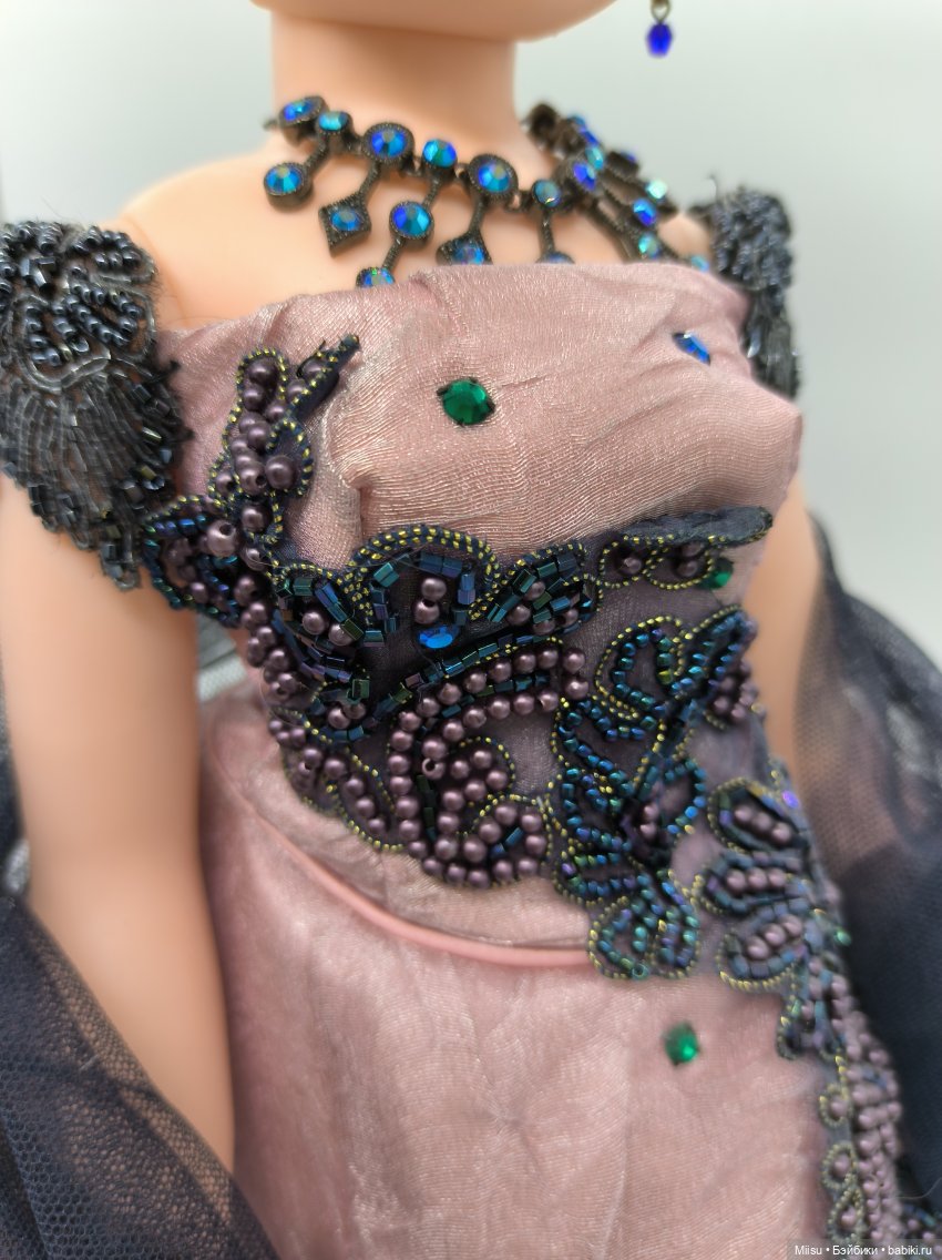 Cissy English Waltz в аутфите Cissy Peacock Rose от Madame Alexander