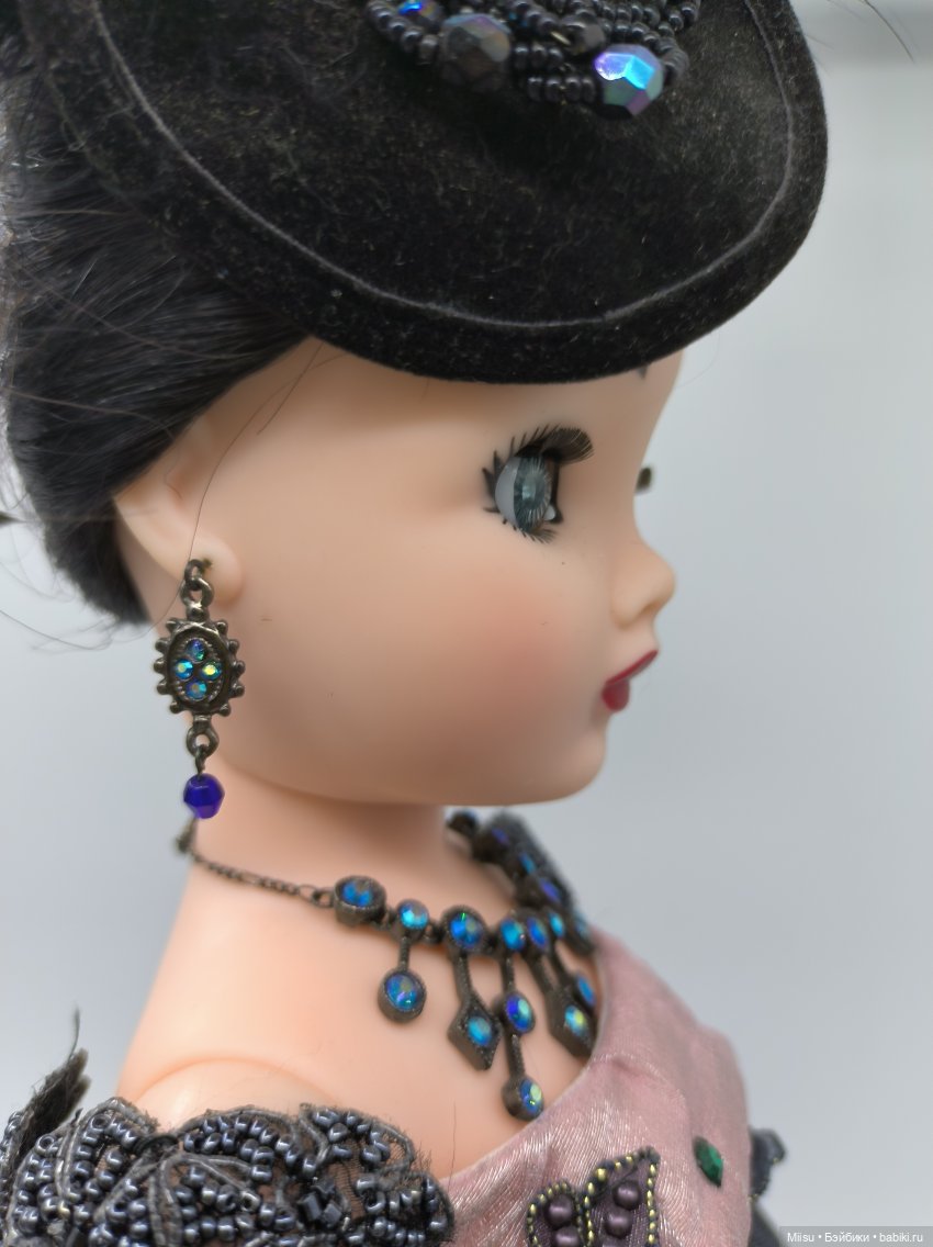 Cissy English Waltz в аутфите Cissy Peacock Rose от Madame Alexander (фото 9)