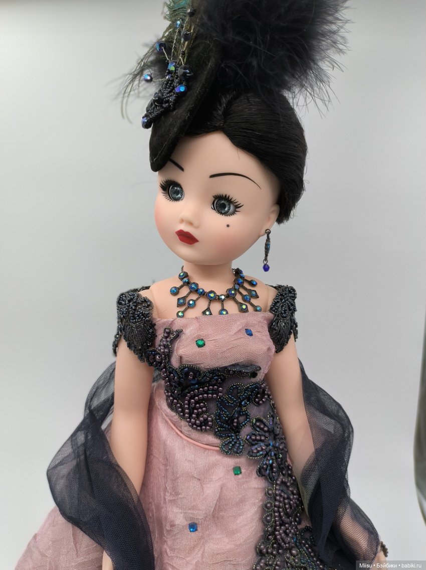 Cissy English Waltz в аутфите Cissy Peacock Rose от Madame Alexander (фото 6)