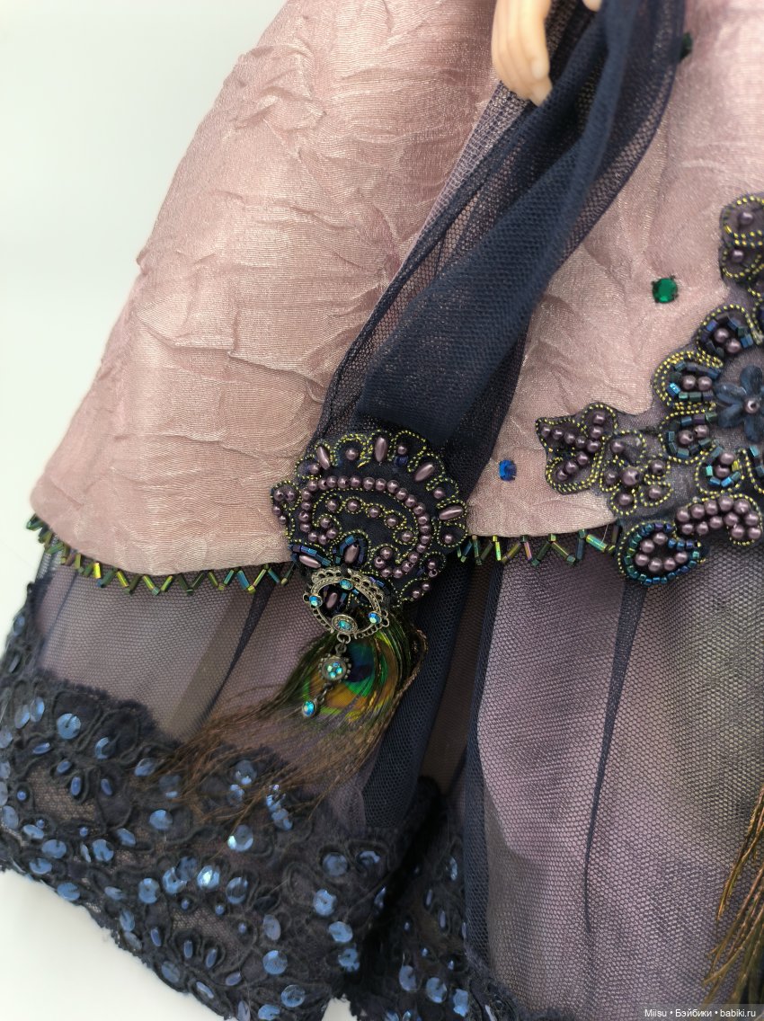 Cissy English Waltz в аутфите Cissy Peacock Rose от Madame Alexander