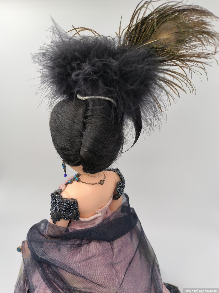 Cissy English Waltz в аутфите Cissy Peacock Rose от Madame Alexander