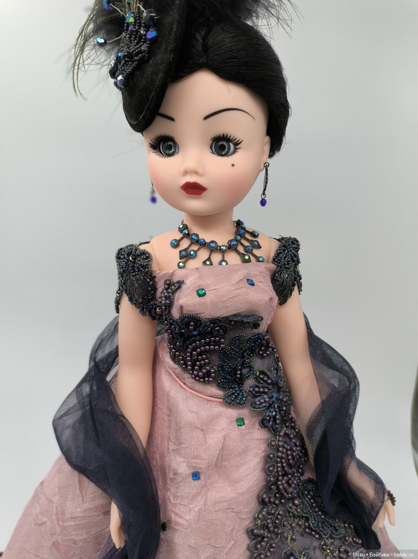 Cissy English Waltz в аутфите Cissy Peacock Rose от Madame Alexander (фото 5)