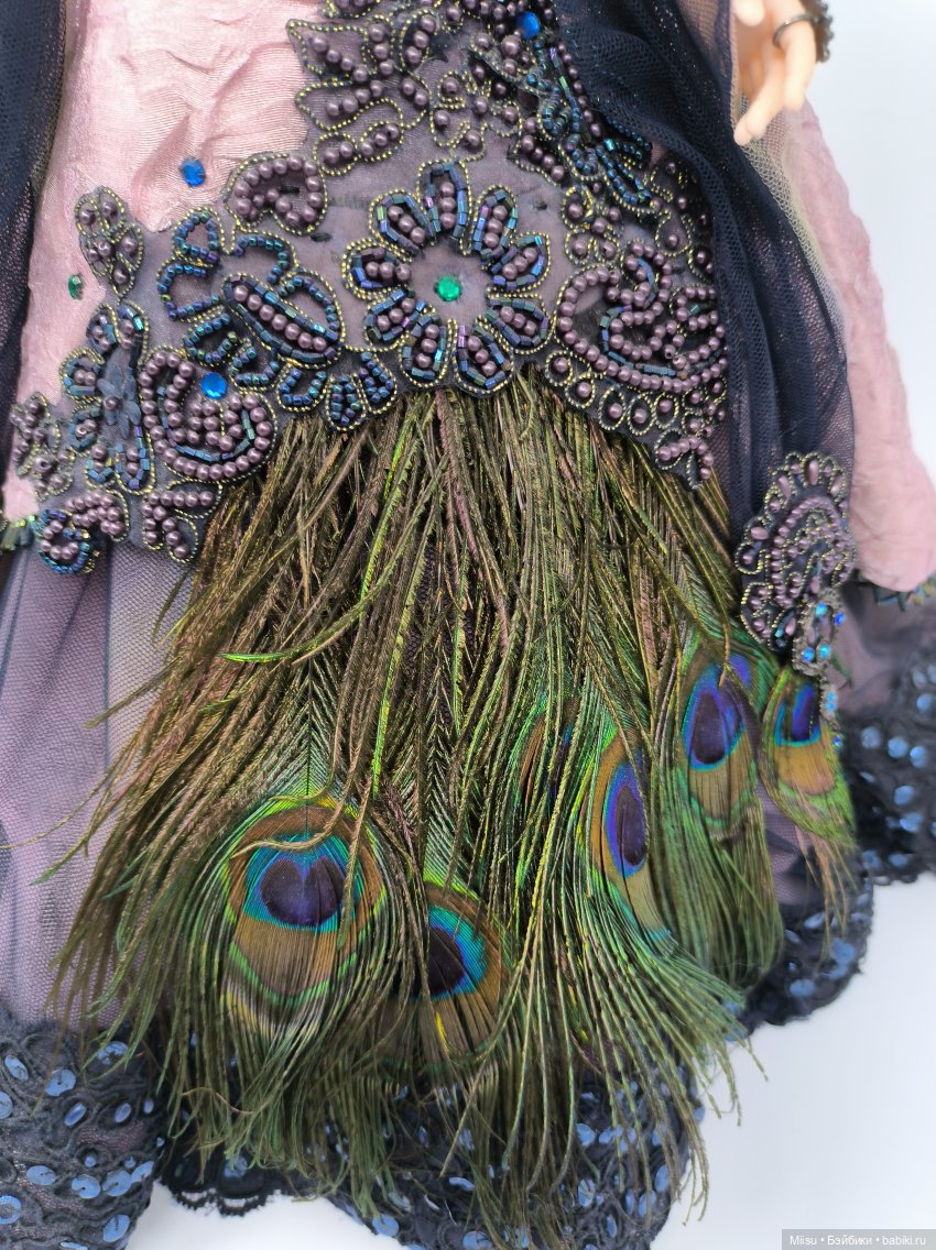 Cissy English Waltz в аутфите Cissy Peacock Rose от Madame Alexander