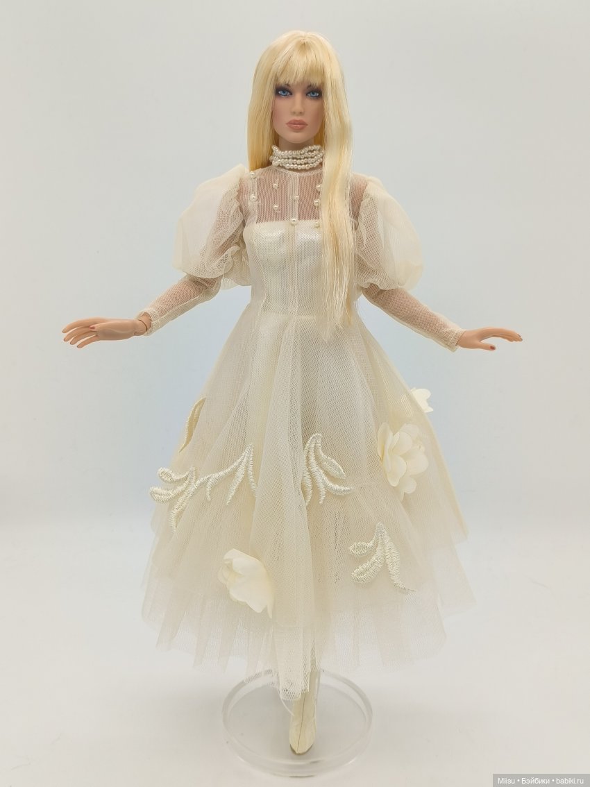 Olivia Chase as Moiré Romantic Notion от Robert Tonner (фото 2)