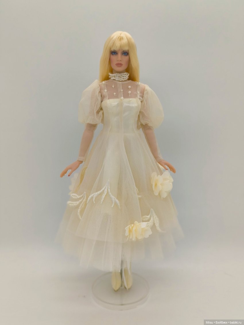 Olivia Chase as Moiré Romantic Notion от Robert Tonner